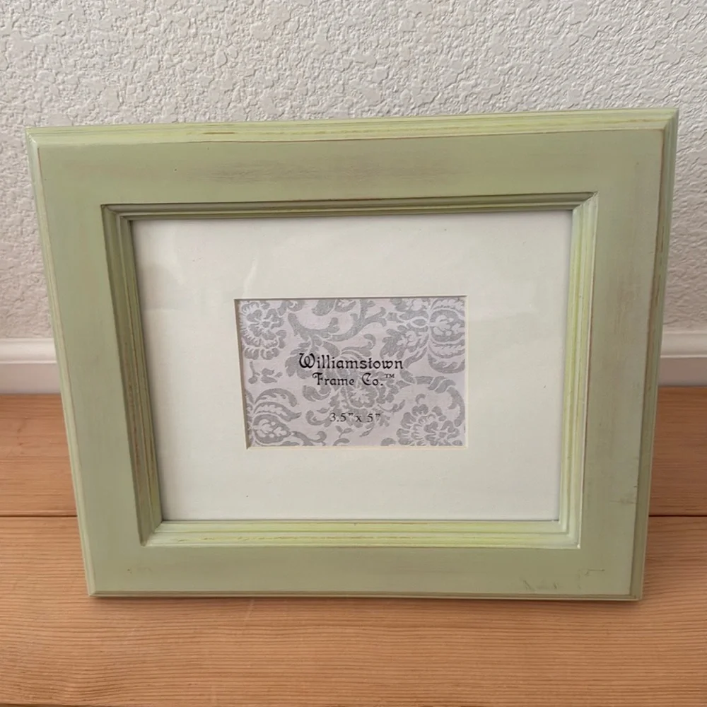 NWOT 10”x12” heavy pale green rustic look desk frame w/mat for 3.5”x5” photo